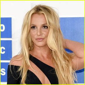 b spears nude|Britney Spears Poses Fully Nude on Instagram